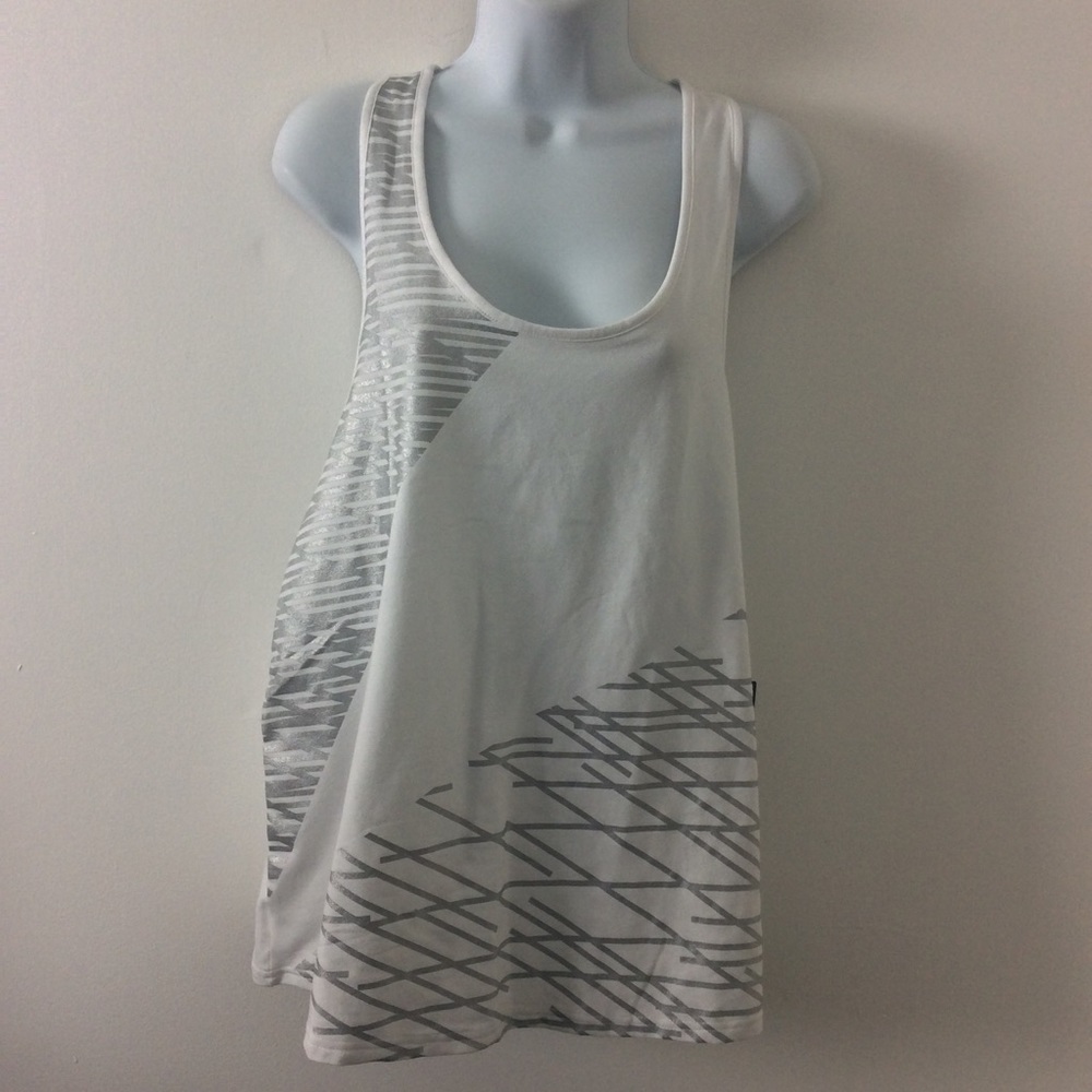 NEW Woman’s heatgear Under Armour size XL Top
